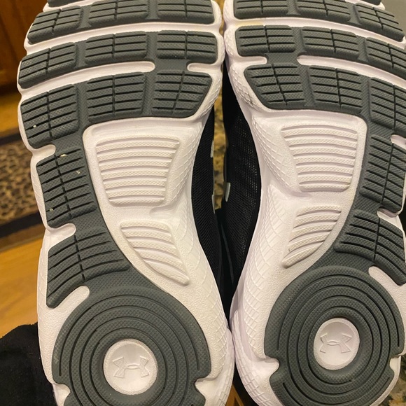 Women’s Under Armor Charged Assert Black and White Sneakers - Picture 5 of 8